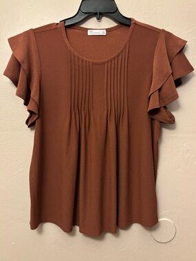 Madison Rust Brown Pintuck Ruffle Sleeve Top 🆕